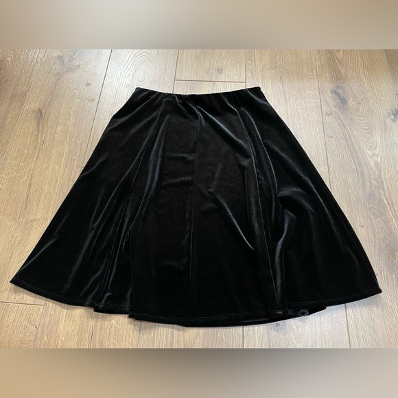 Lord & Taylor Velour A-Line Black Stretchy Skirt Size Small - Picture 1 of 4